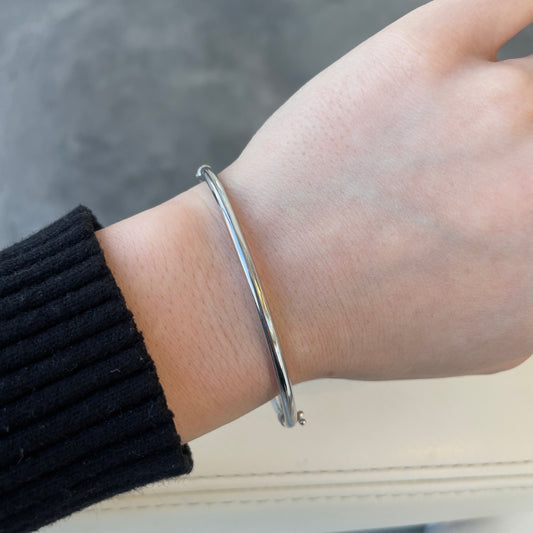 Oval Hollow Hinged Bangle