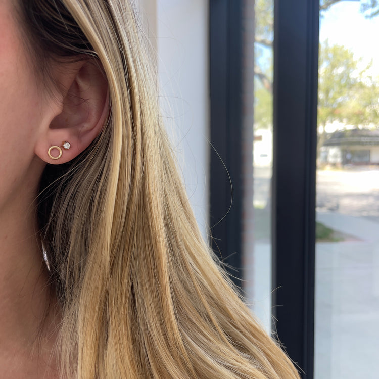 Lightweight Circle Stud Earrings