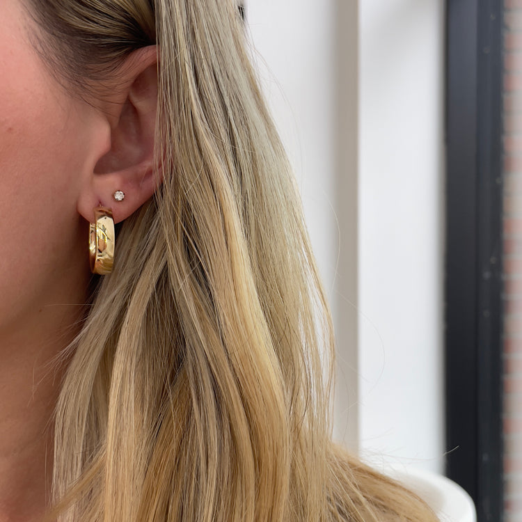 7/8 Inch Classic Gold Hoops