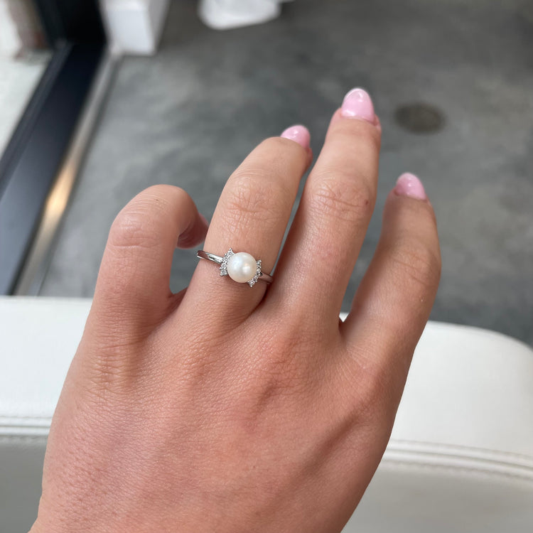 Diamond Frame Pearl Ring