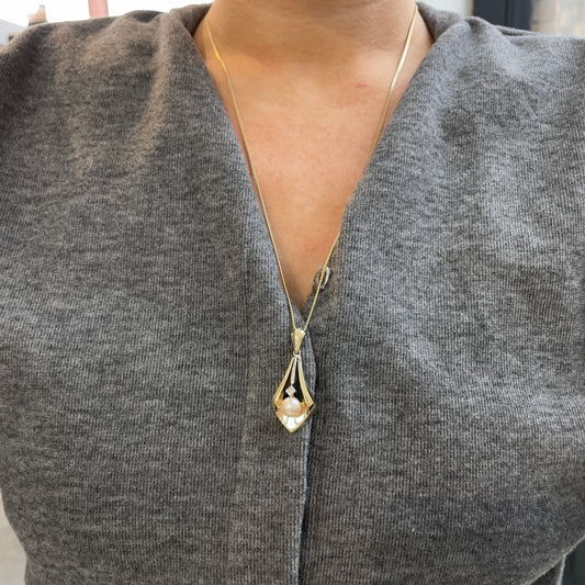 Two Tone Pearl Necklace