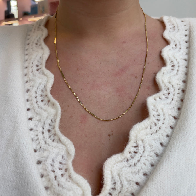 22 Inch Bar Station Necklace