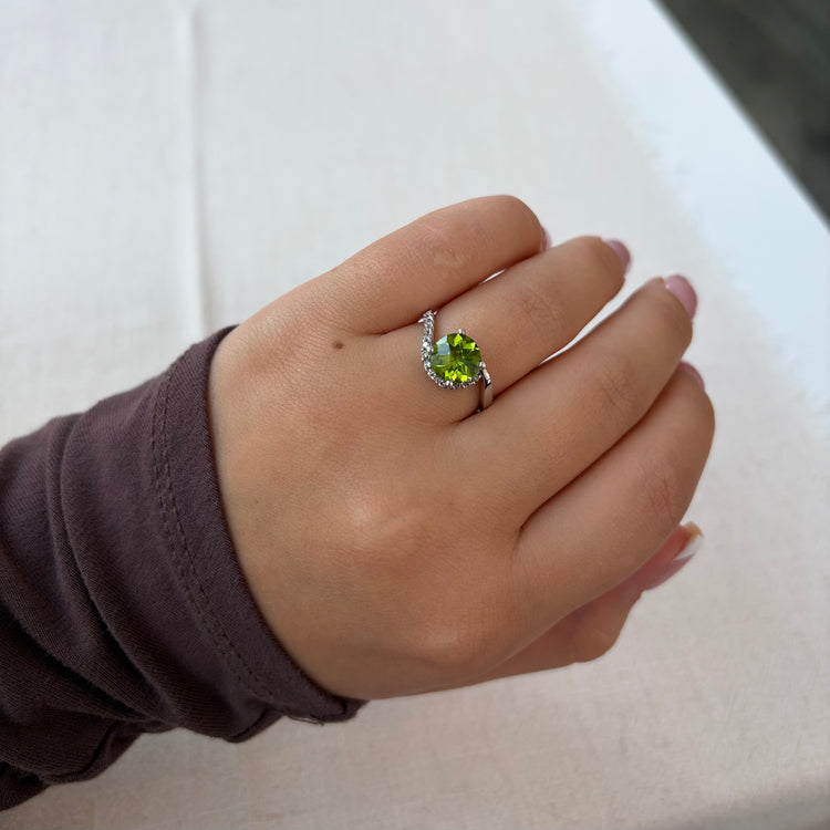 Peridot & Diamond Ring